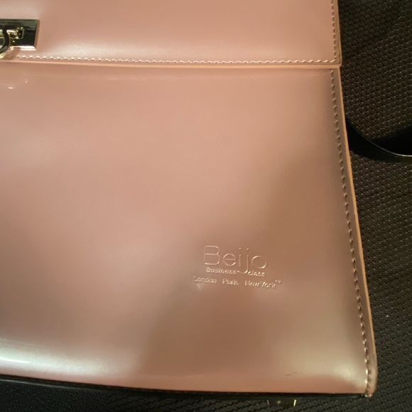Beijo Vintage Business Class shiny pink patent leather Laptop Bag. - Picture 5 of 10